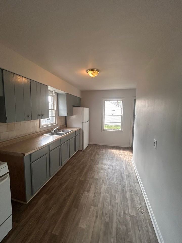 4204 Robinwood Dr - Photo 2 of 6