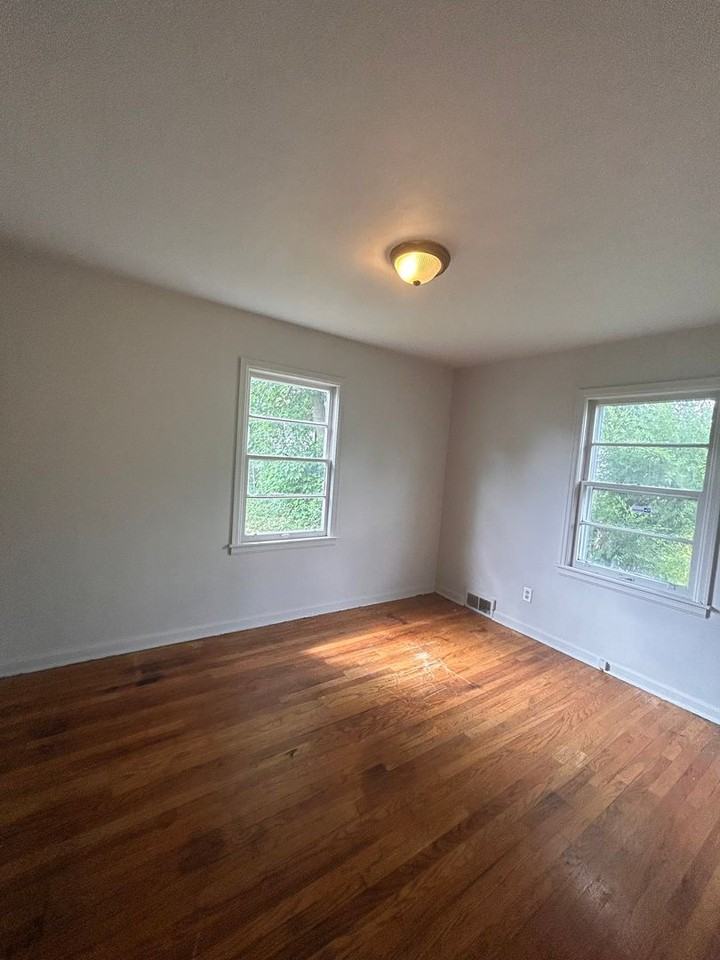 4204 Robinwood Dr - Photo 3 of 6