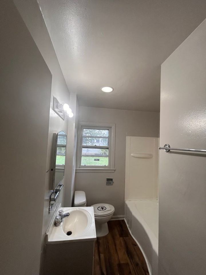 4204 Robinwood Dr - Photo 5 of 6