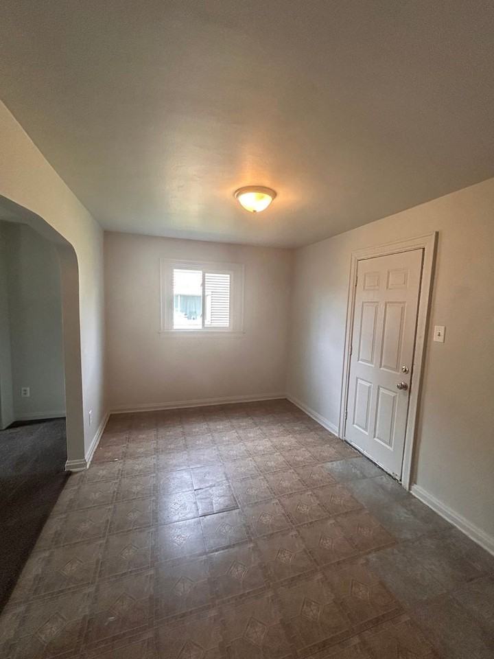 4319 S Park Dr - Photo 3 of 8