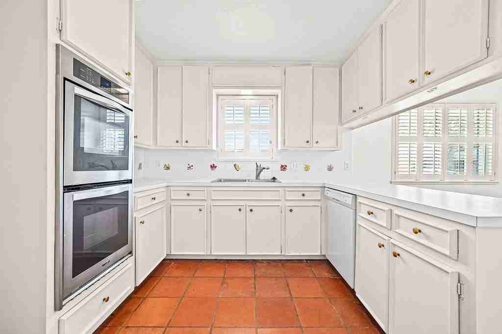 630 Bradshaw Dr - Photo 3 of 14