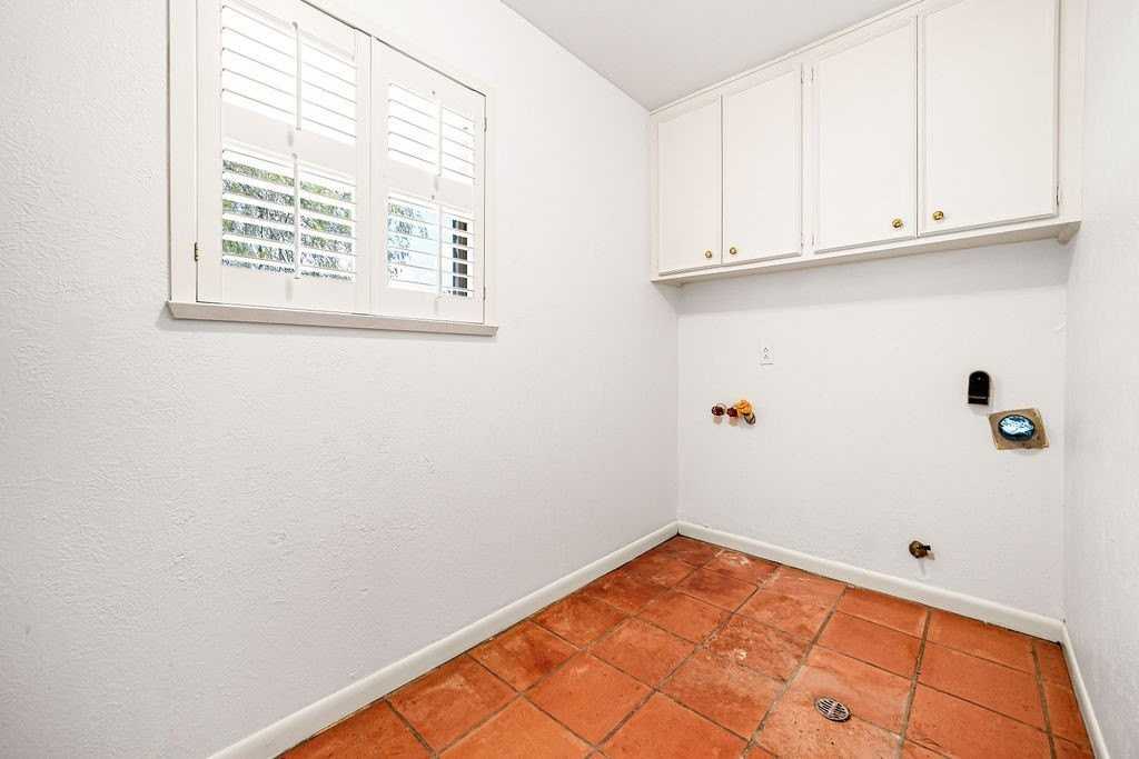 630 Bradshaw Dr - Photo 4 of 14