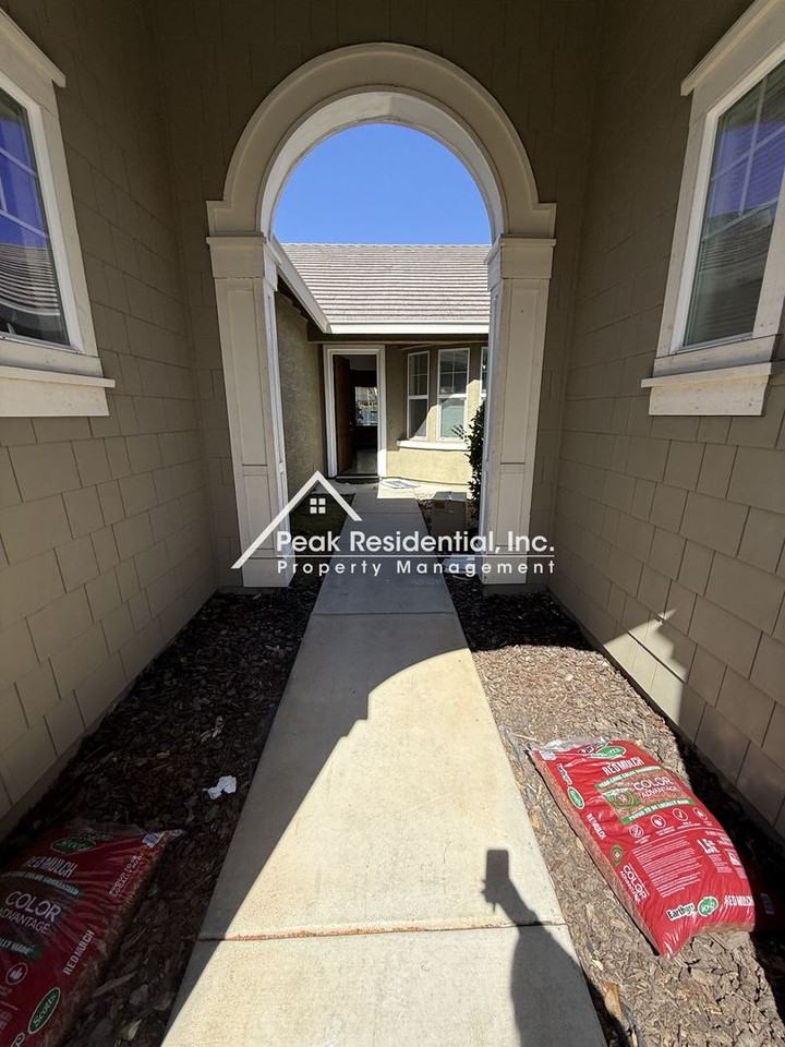 5404 Jilson Way - Photo 2 of 34