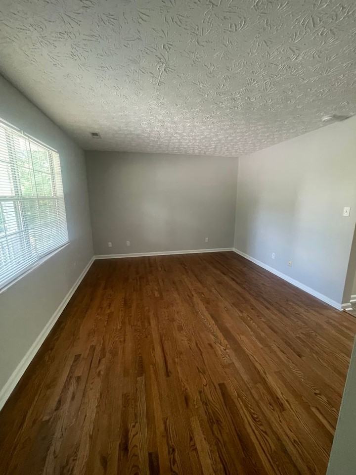 1215 Overton Ln - Photo 2 of 17