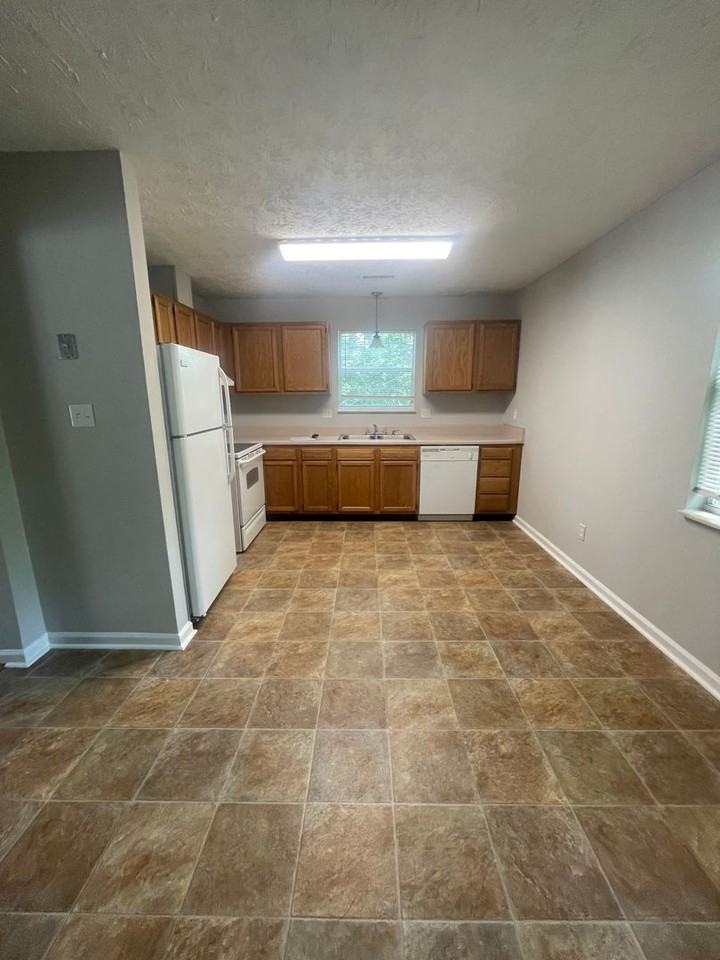 1215 Overton Ln - Photo 3 of 17