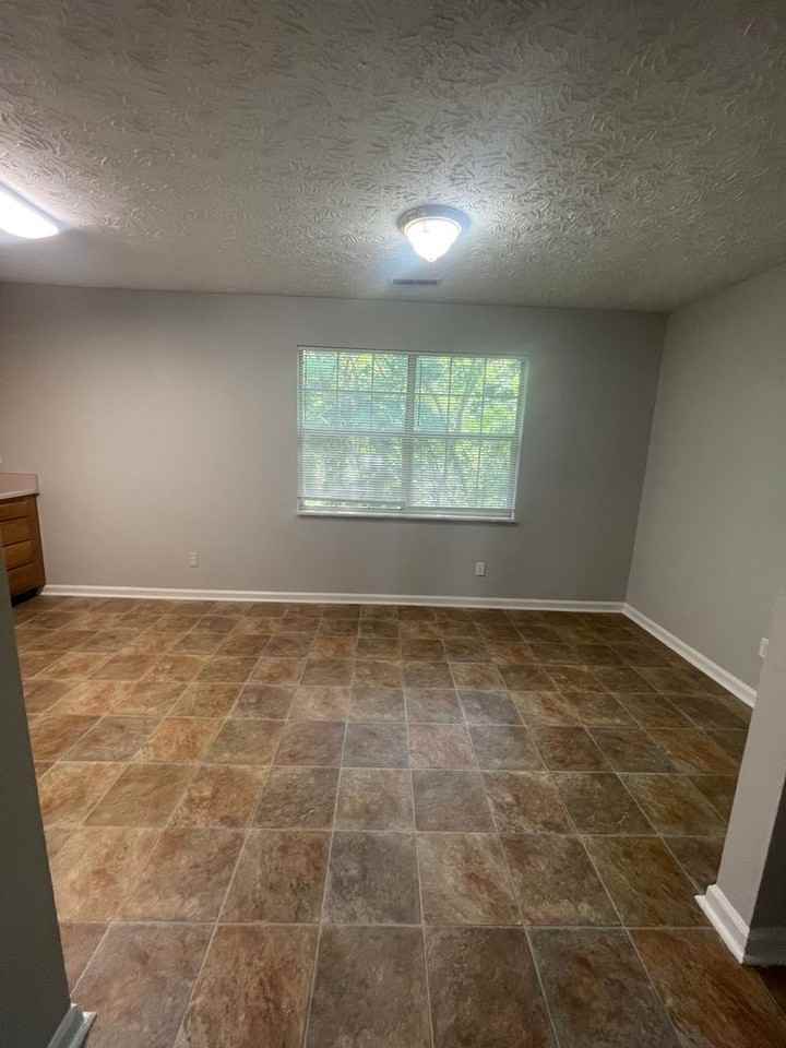 1215 Overton Ln - Photo 5 of 17