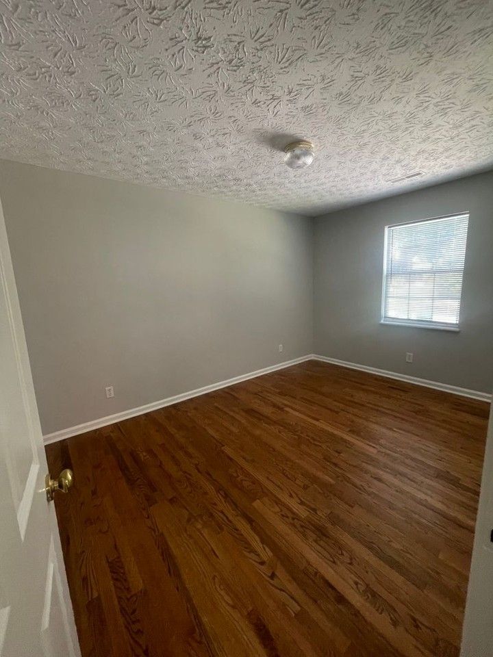 1215 Overton Ln - Photo 7 of 17