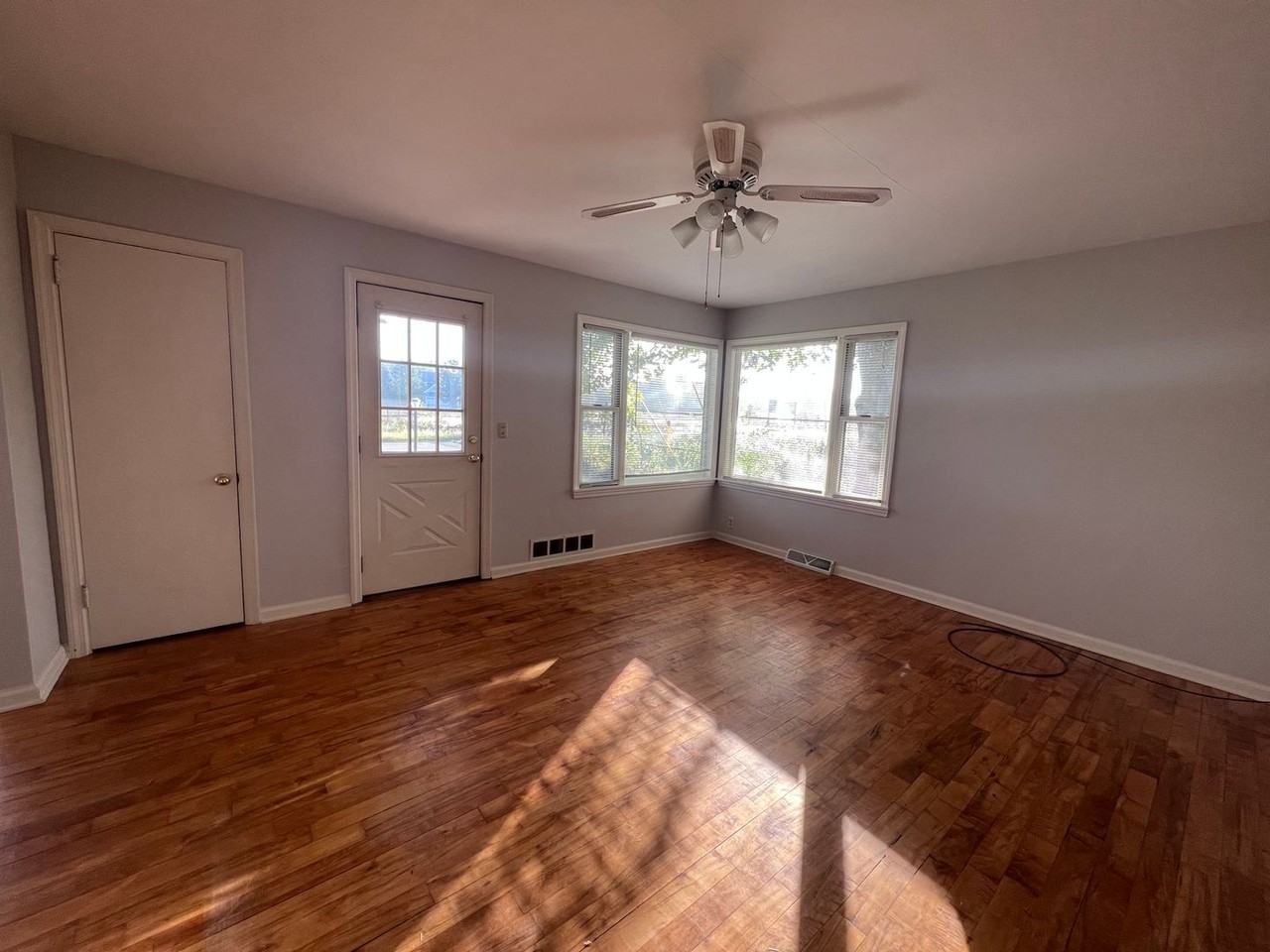 7690 Fase St Se - Photo 2 of 13