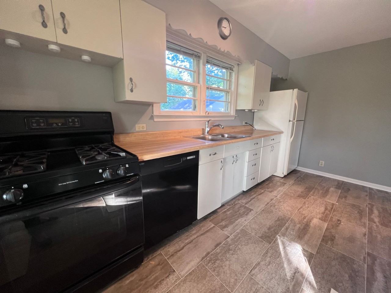 7690 Fase St Se - Photo 6 of 13