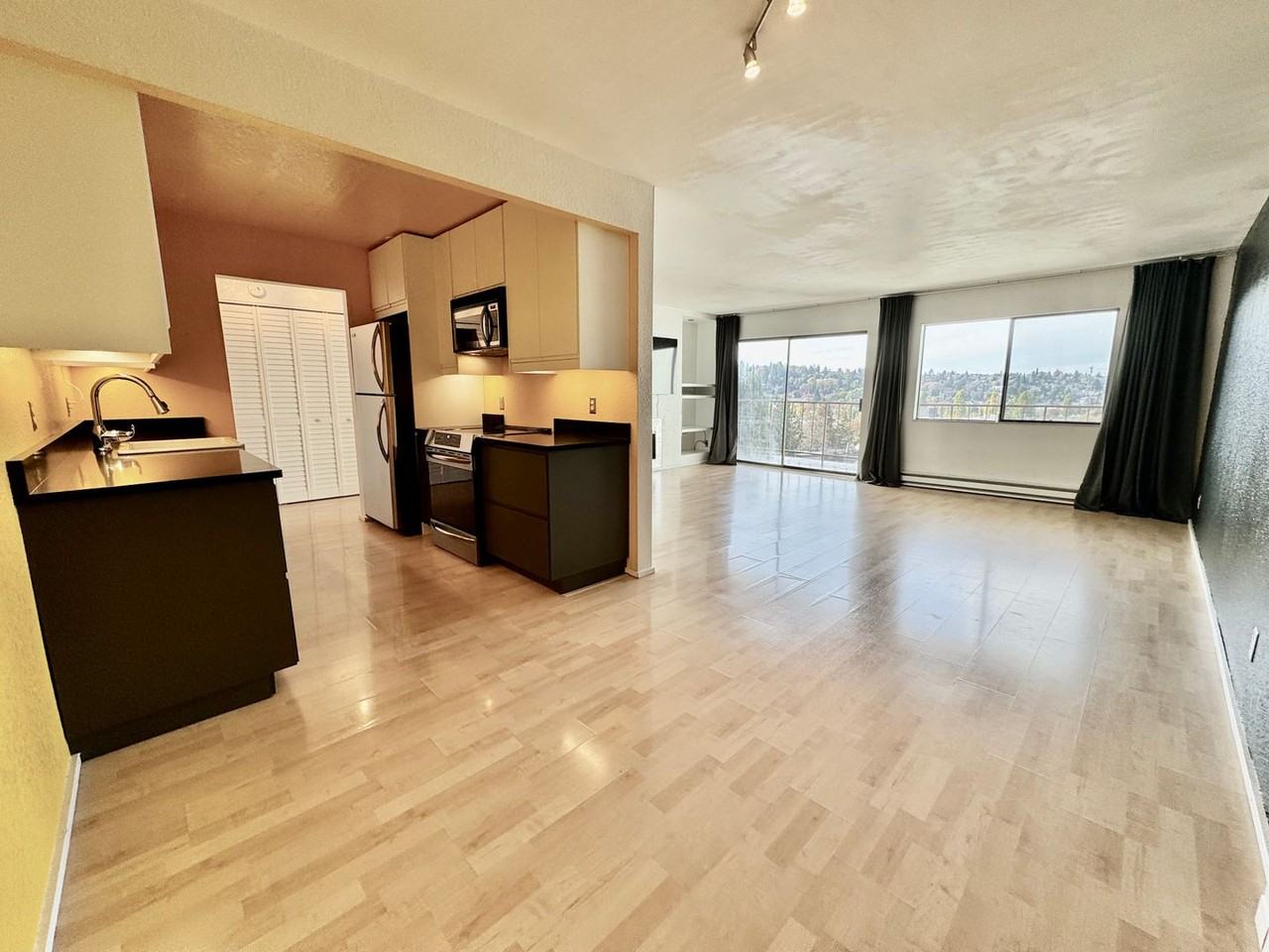 3635 Fremont Ave N #403 - Photo 6 of 22