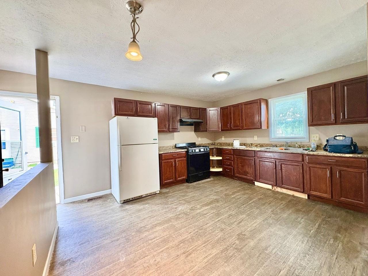 1857 N Meade St - Photo 3 of 10