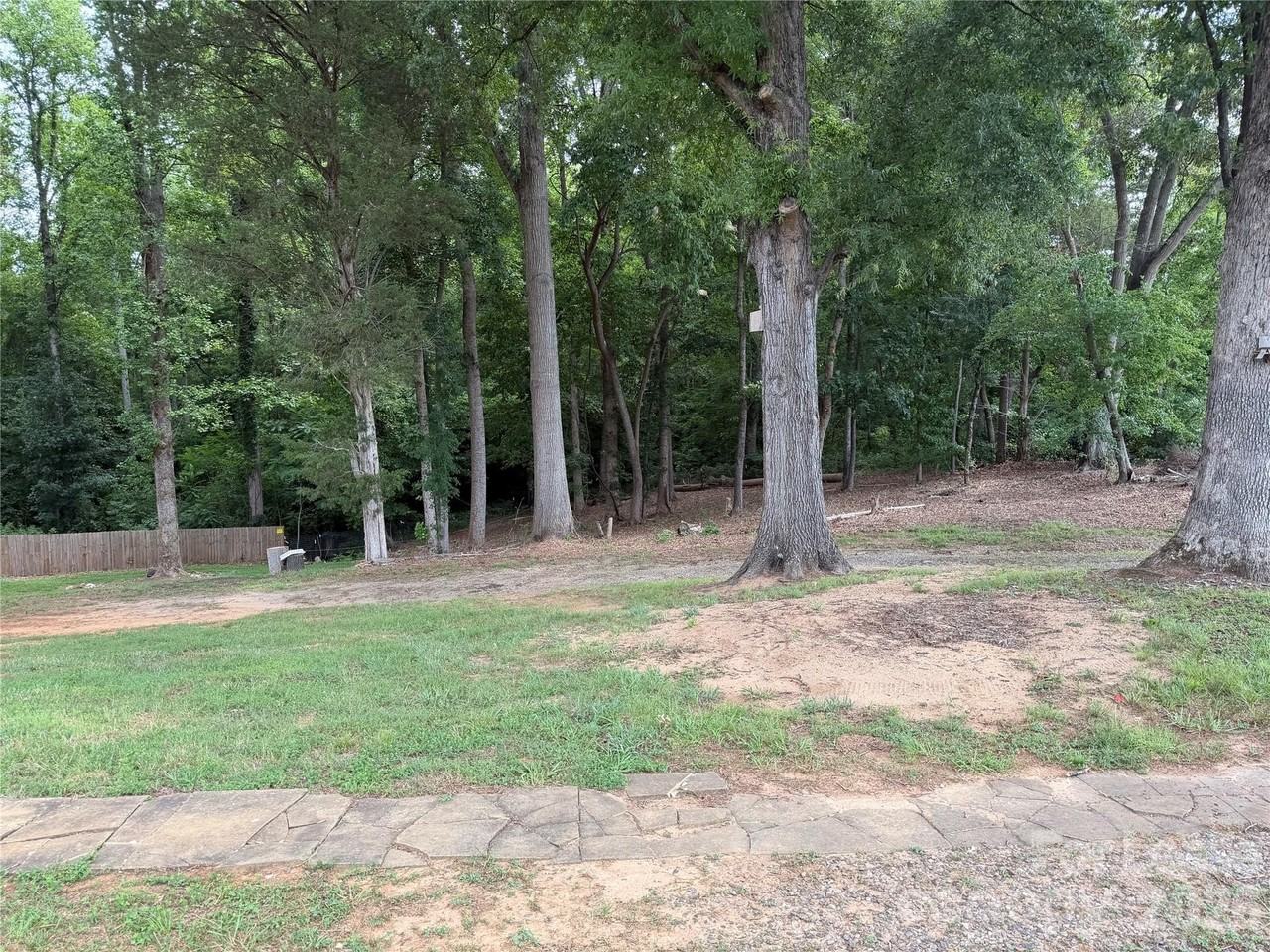 147 Crooked Ln - Photo 4 of 17