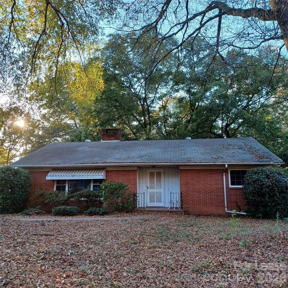 2504 Park Ln - Photo 2 of 10