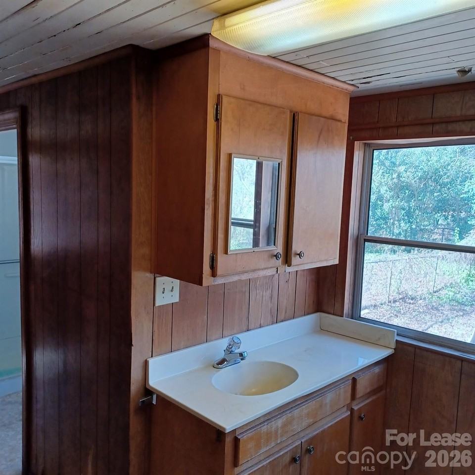 2504 Park Ln - Photo 6 of 10