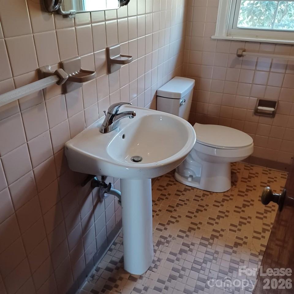 2504 Park Ln - Photo 7 of 10