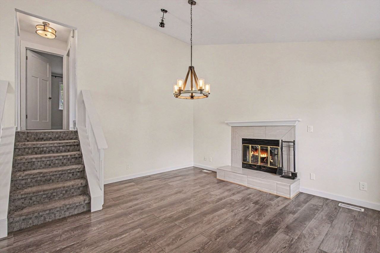 2029 Ambleside Dr - Photo 2 of 24