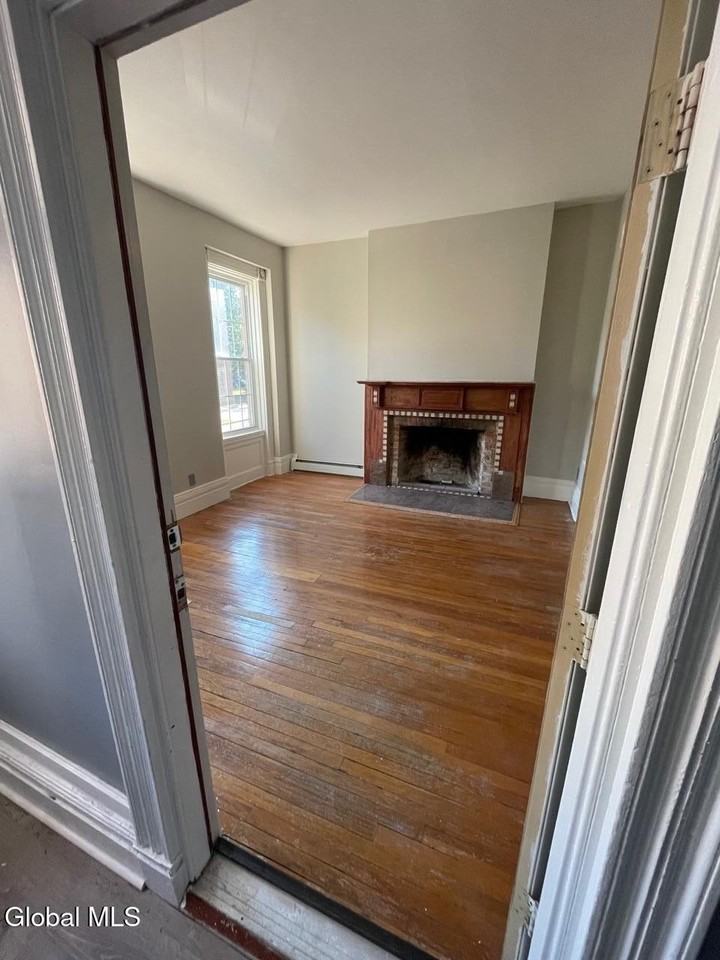 60 Westerlo St - Photo 2 of 15