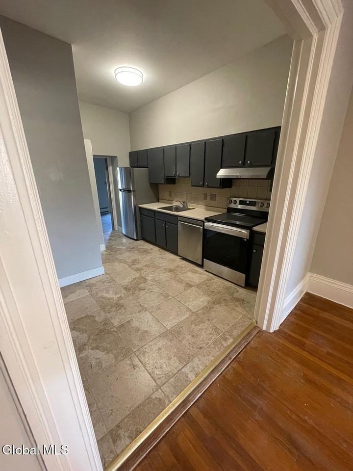 60 Westerlo St - Photo 7 of 15