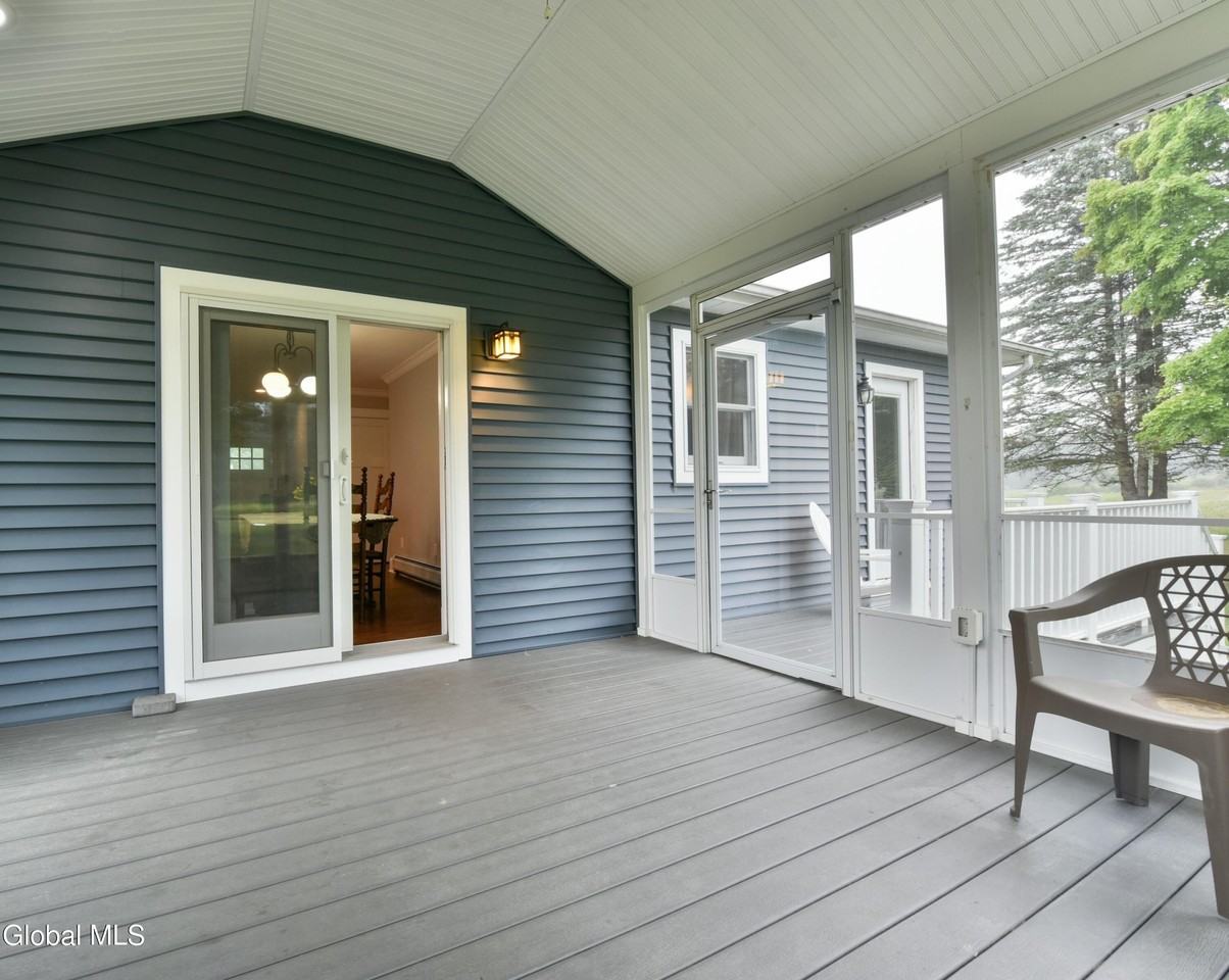 434 Burgoyne Rd - Photo 6 of 27