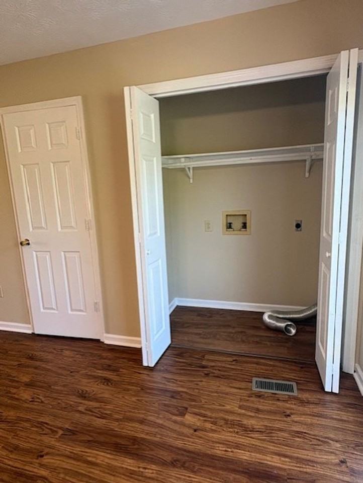 25146 York Dr - Photo 3 of 12