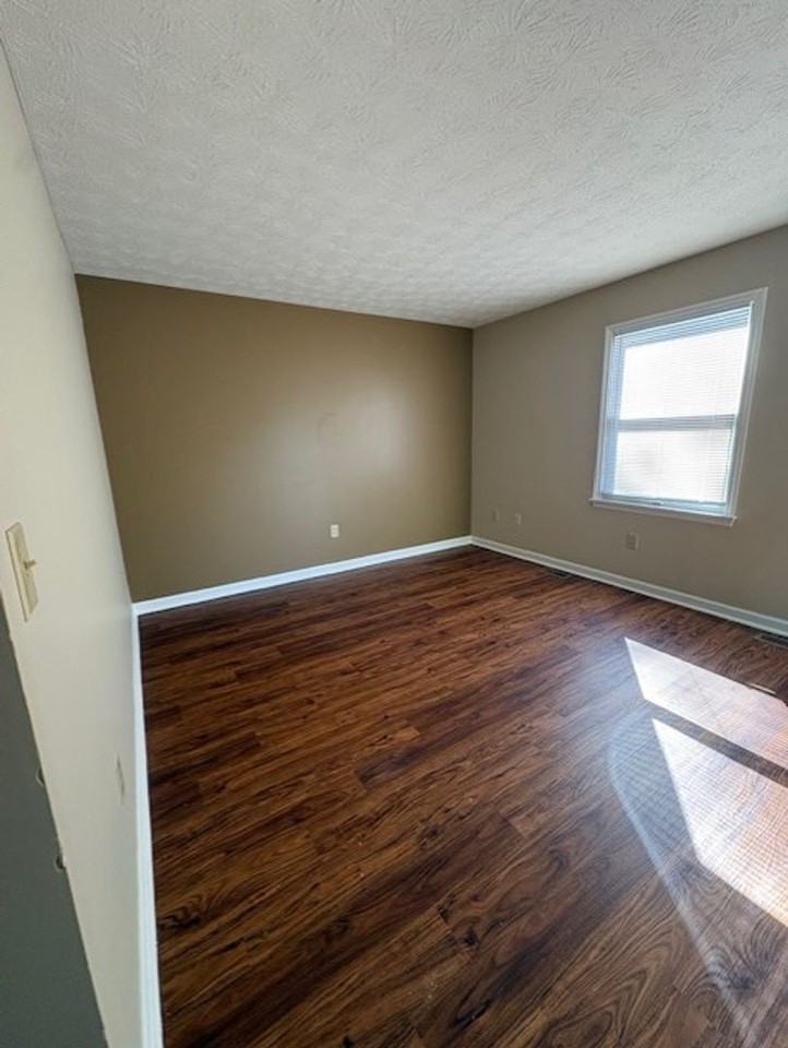 25146 York Dr - Photo 4 of 12