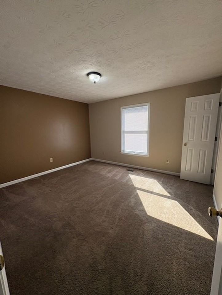 25146 York Dr - Photo 5 of 12