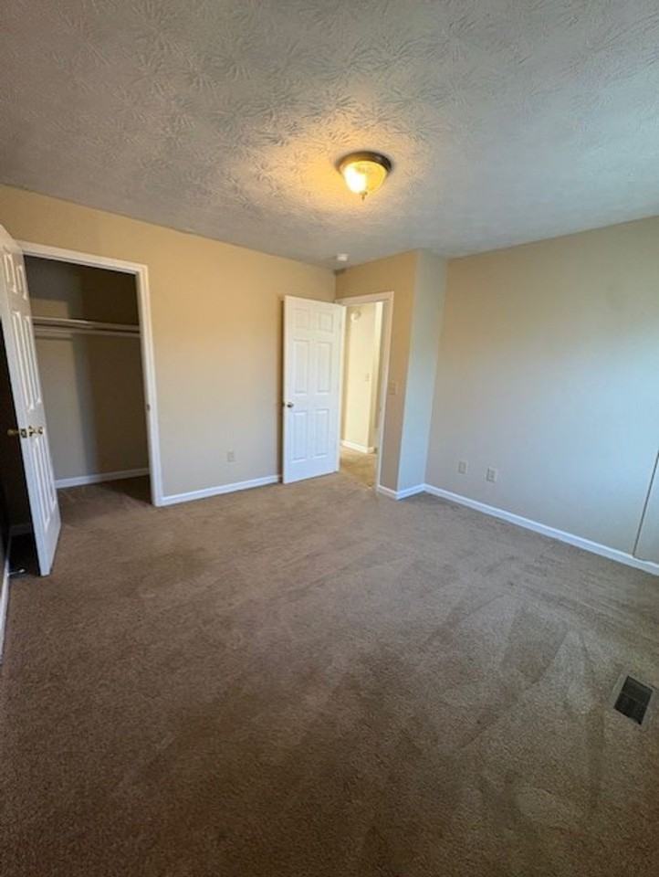 25146 York Dr - Photo 7 of 12