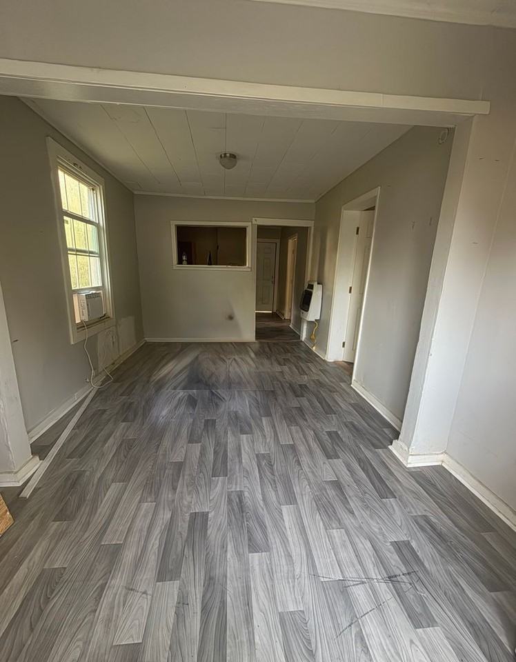 1806 12th St - Photo 2 of 6