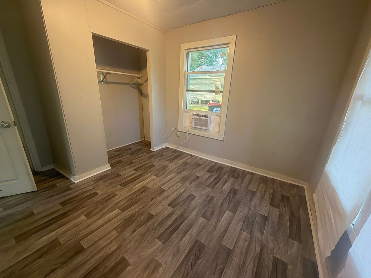 1806 12th St - Photo 3 of 6
