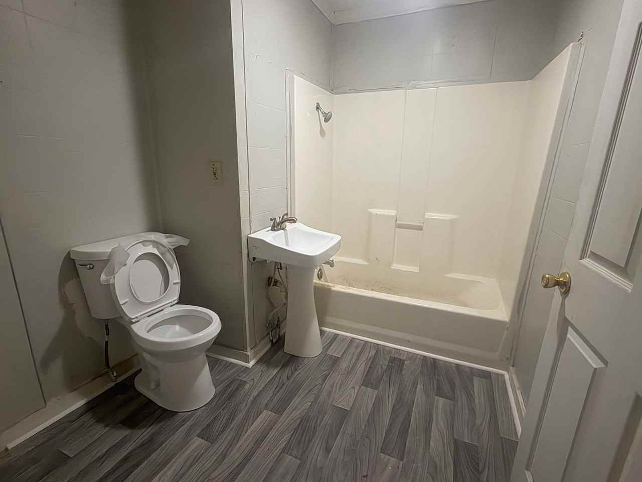 1806 12th St - Photo 4 of 6