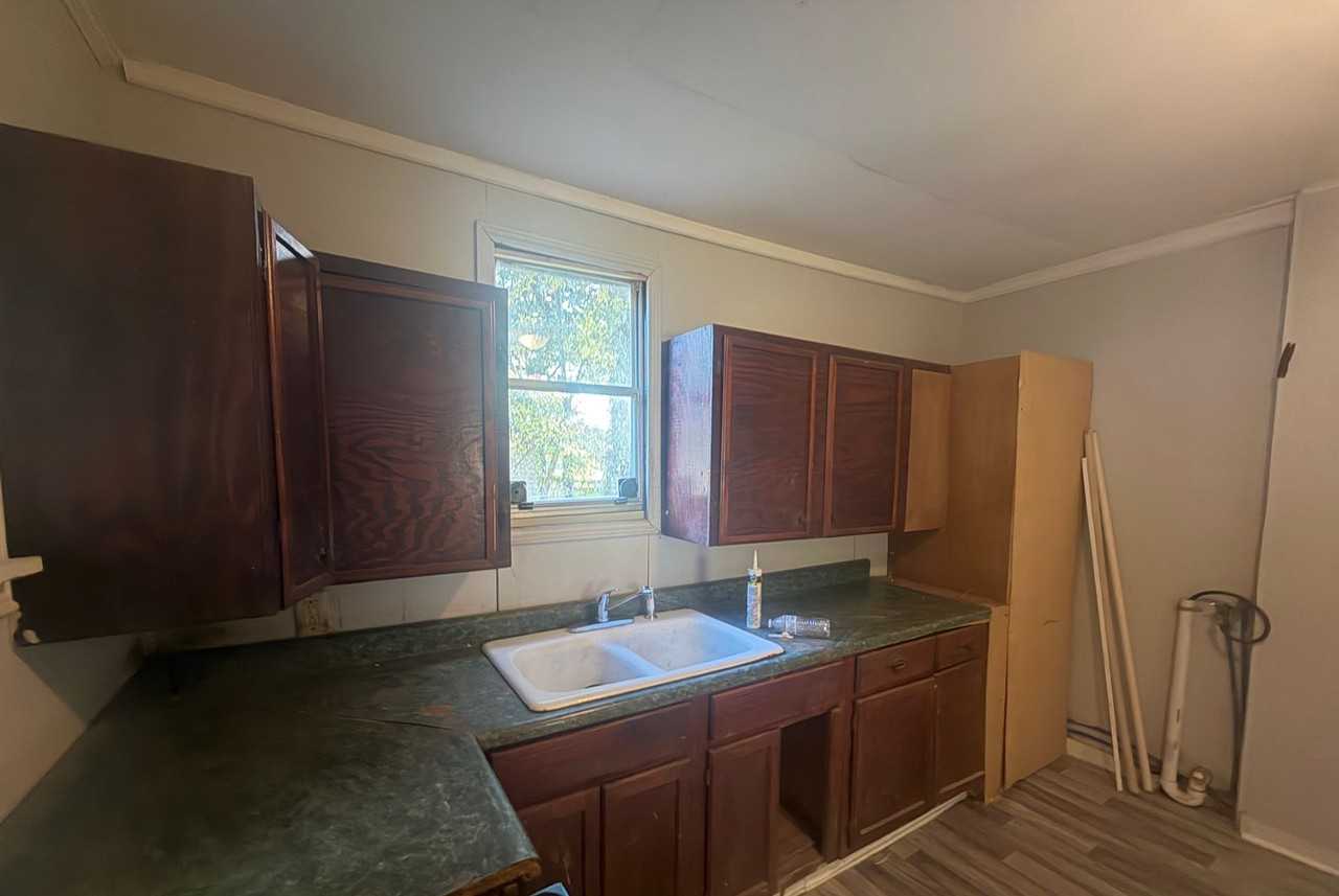 1806 12th St - Photo 6 of 6