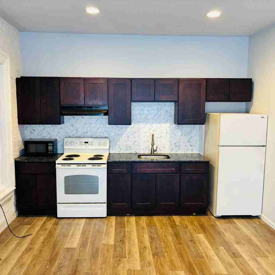 618-620 W Chew Street - Photo 2 of 17