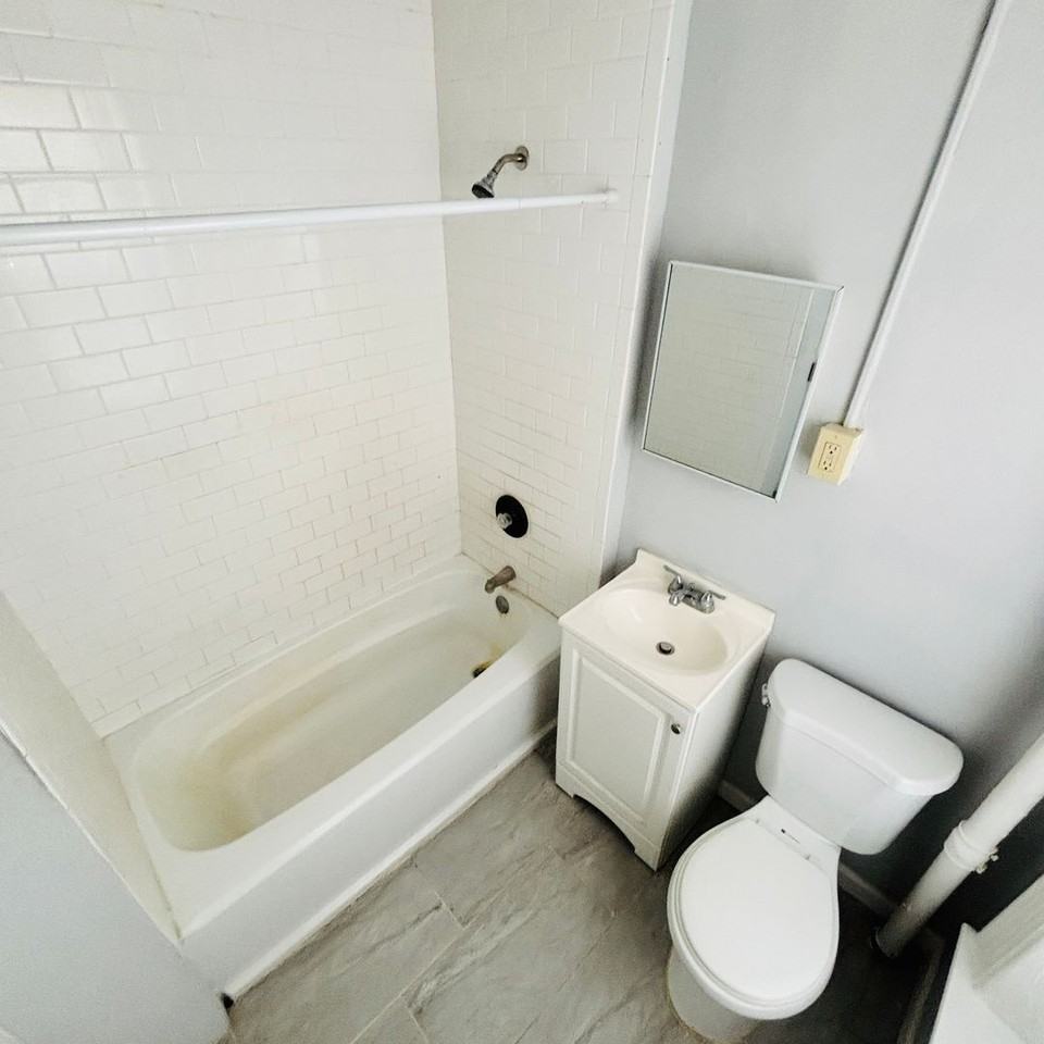 618-620 W Chew Street - Photo 5 of 17