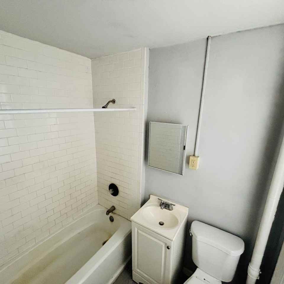 618-620 W Chew Street - Photo 7 of 17
