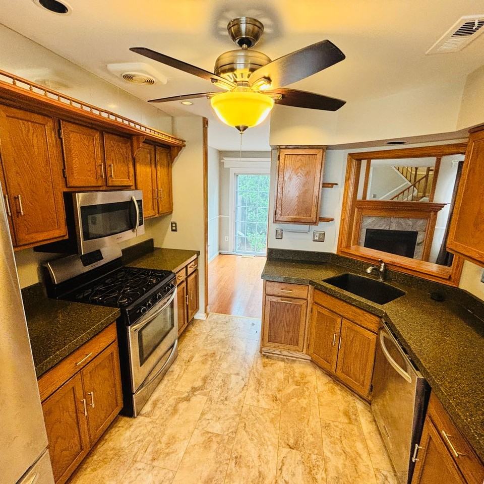 2427 Linksman Ln - Photo 2 of 40