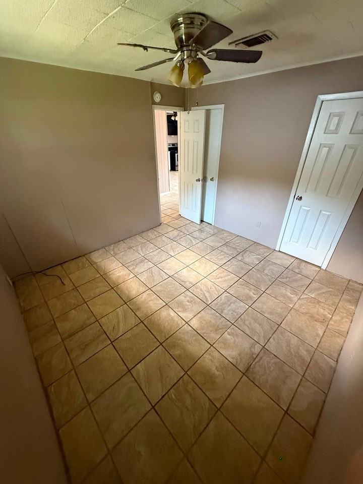 709 N 9th St - Photo 4 of 6