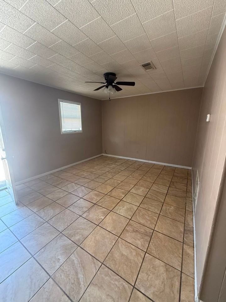 709 N 9th St - Photo 5 of 6