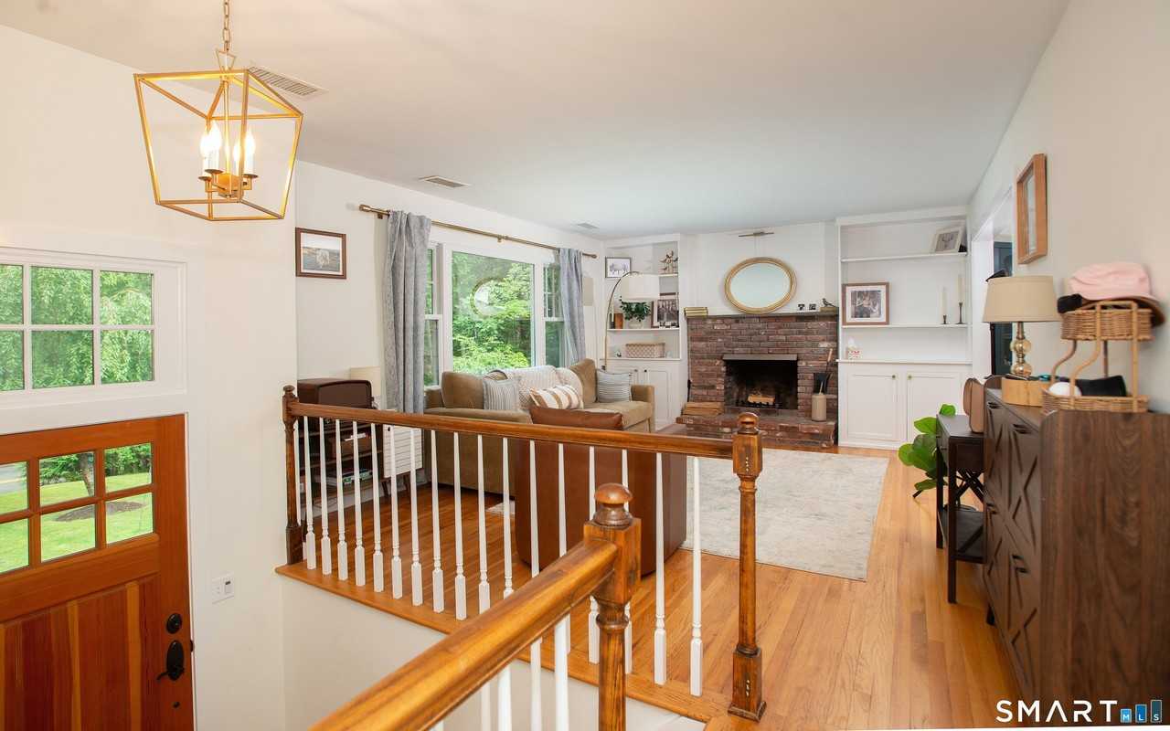 128 Knollwood Dr - Photo 2 of 30