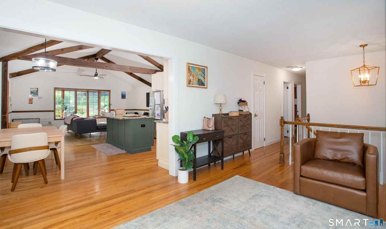 128 Knollwood Dr - Photo 4 of 30