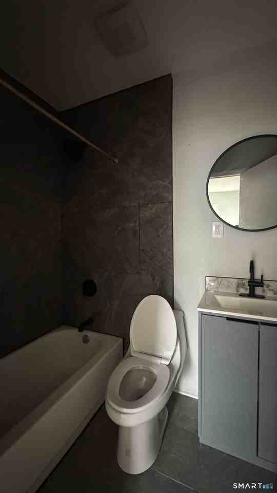 485 Howard Ave #2 - Photo 3 of 5