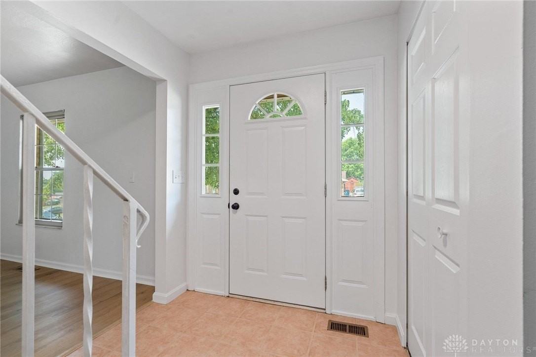 5420 Split Rock Dr - Photo 4 of 37