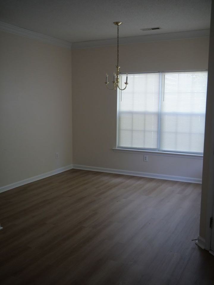 313 Holmes Blvd - Photo 3 of 20