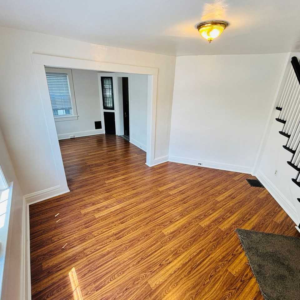551 Park Pl - Photo 2 of 30