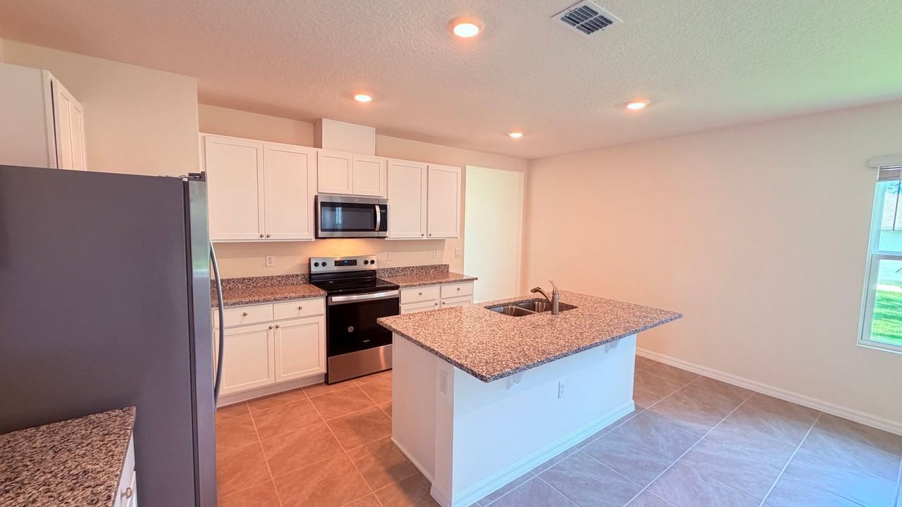 3468 Islewood Ct - Photo 6 of 32