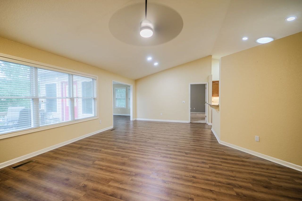 63 Sergio Way - Photo 4 of 33