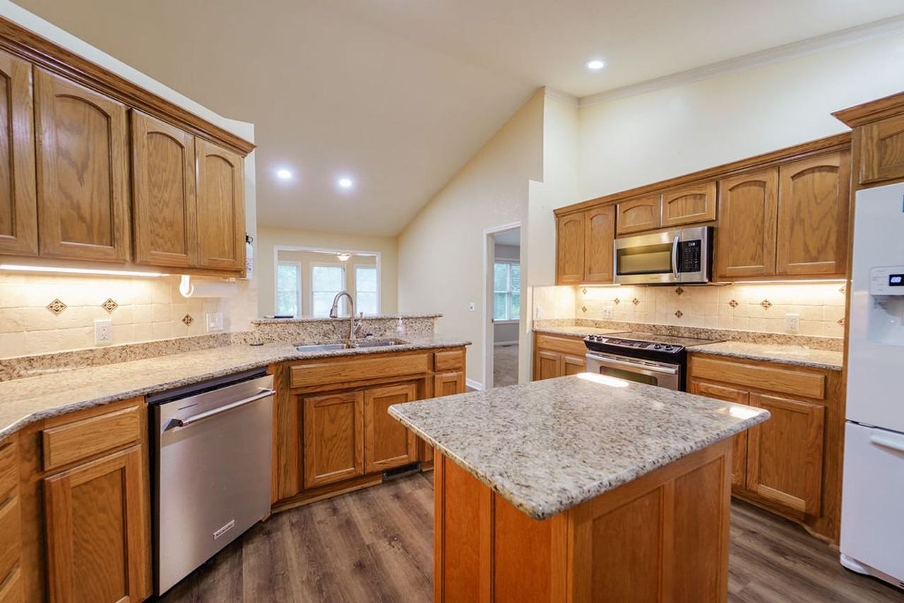 63 Sergio Way - Photo 6 of 33