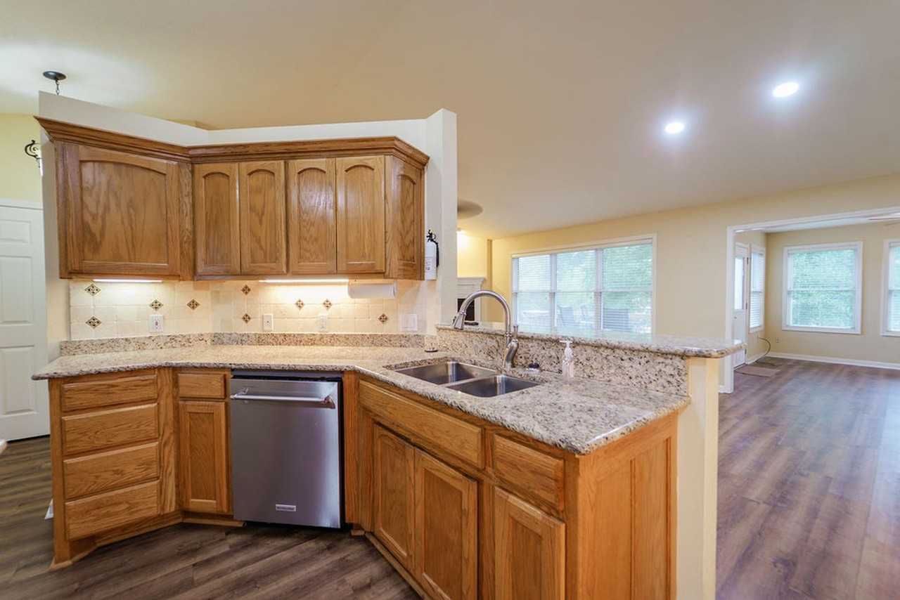 63 Sergio Way - Photo 7 of 33