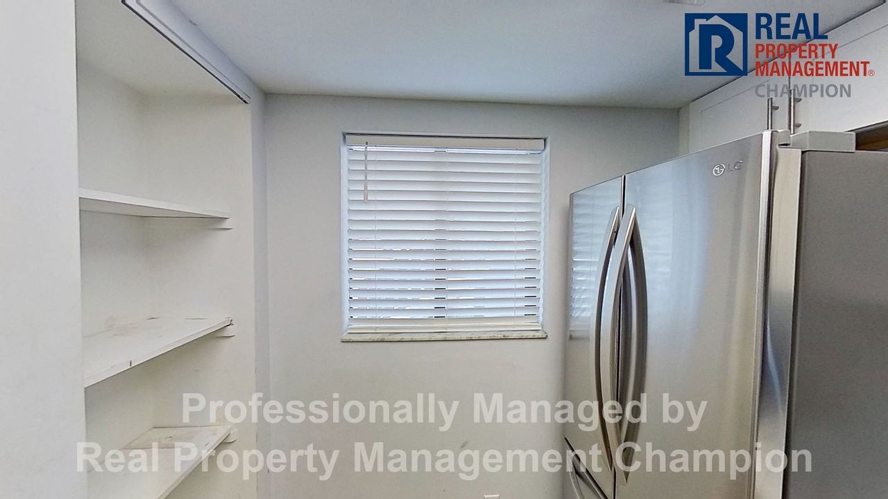 4305 Holly Tree Rd - Photo 7 of 20