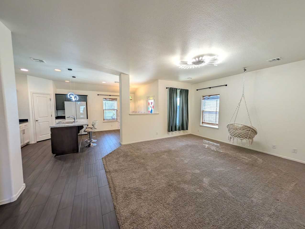 10375 S Nathan St - Photo 2 of 16