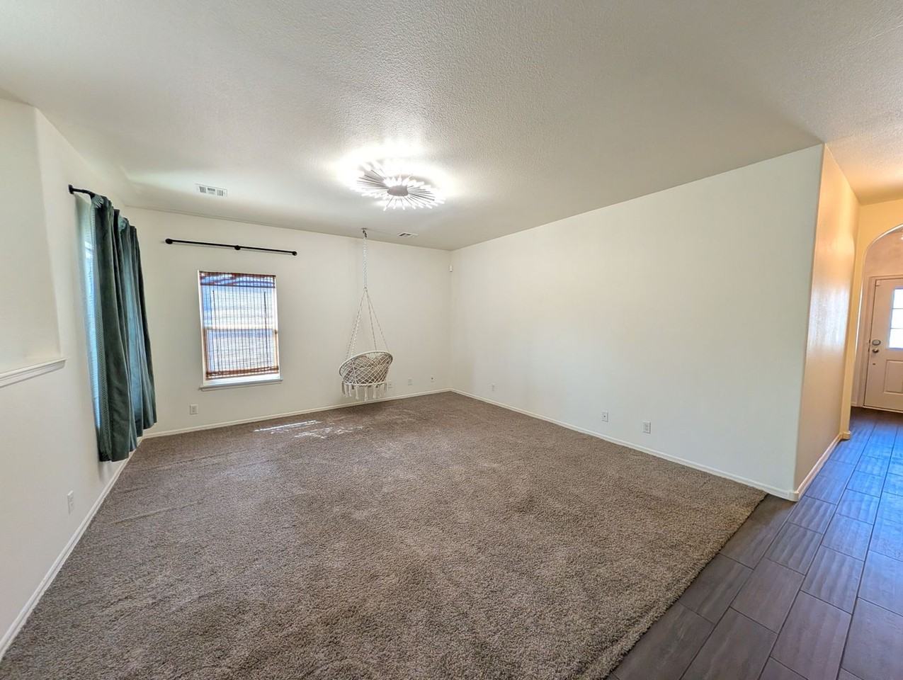 10375 S Nathan St - Photo 3 of 16